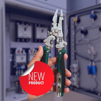 Pinza King WellSpec multifunción frente a un tablero eléctrico